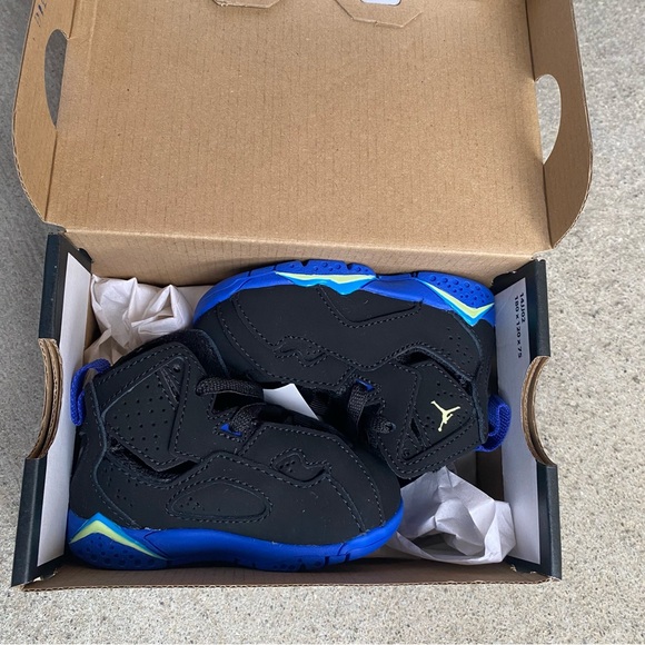NWT Jordan True Flight Toddler Sneaker Size 4C Black and Royal Blue - Picture 6 of 16